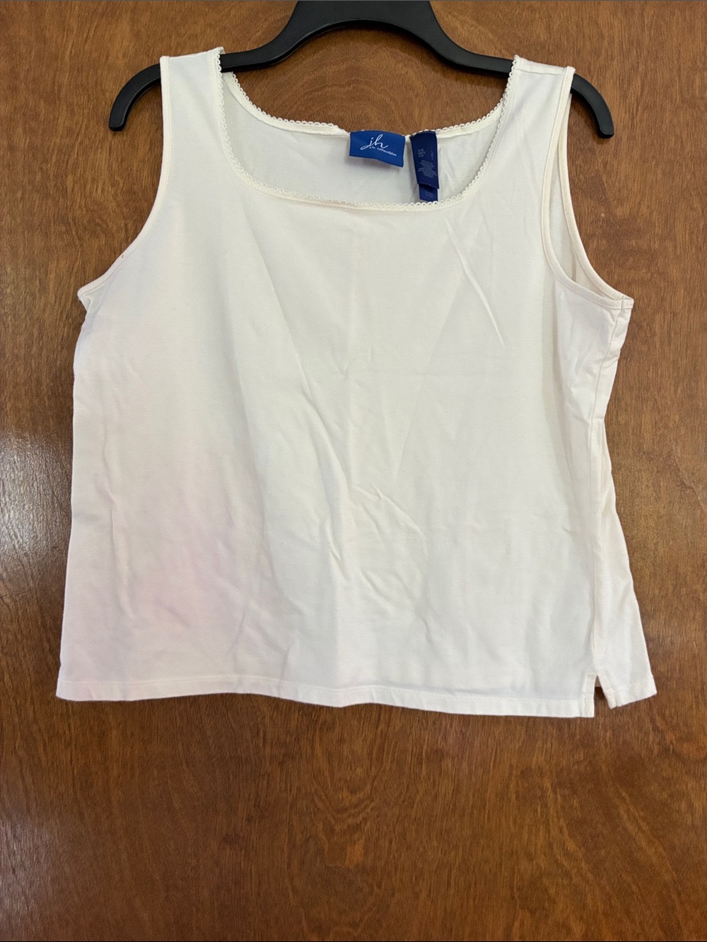 JH Collectibles Light Cream Scoop Neck Tank Top Size Large